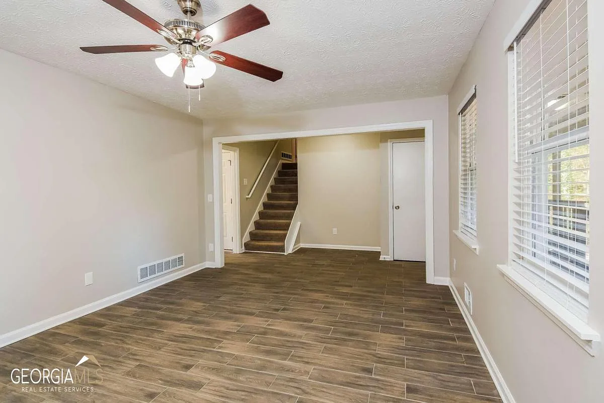 106 Mill Gate Dr photo 1