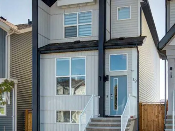 49 E Heirloom Cres SE, Calgary, AB T3S 0H1
