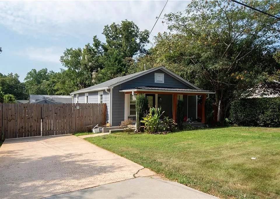 1391 Smith St