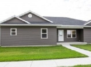 515 N Vine St, Arthur, IL 61911