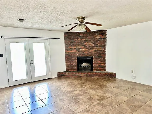 3 bed, 2.0 bath, 1550 sqft, $1,700 — Photo 1