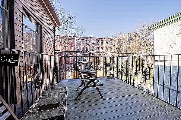 1st image of 127 Bainbridge St #2
