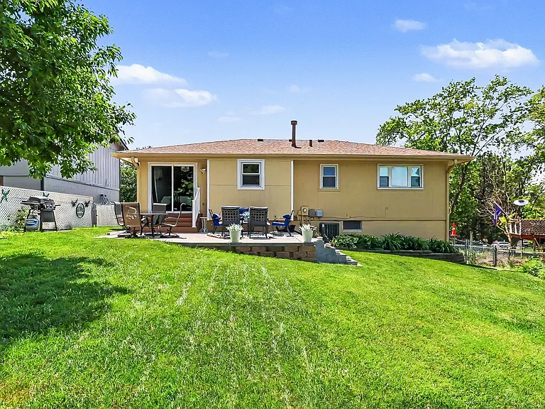 15342 Monroe St — Photo 15