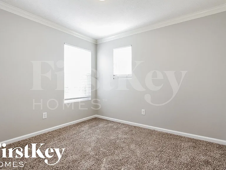 15526 Farmland Ct — Photo 10
