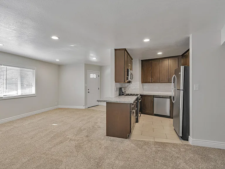 31 Foster St #4 — Photo 3