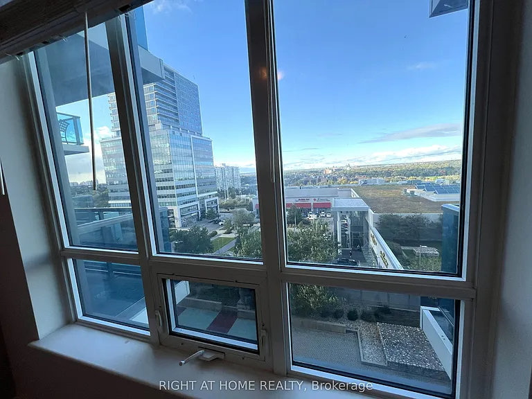 7165 Yonge St #705 — Photo 14