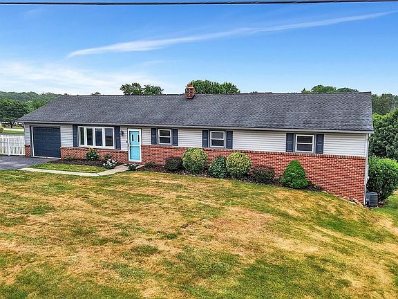 3rd image of 92 Kendale Rd