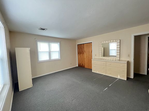 5th image of 43 Tamarack Dr