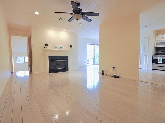 2nd image of 28 Meyer Ct