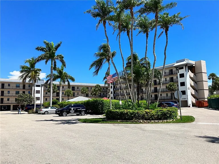 807 River Point Dr #102D — Photo 29