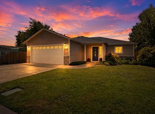 1630 Medart Ln, Grants Pass, OR 97527