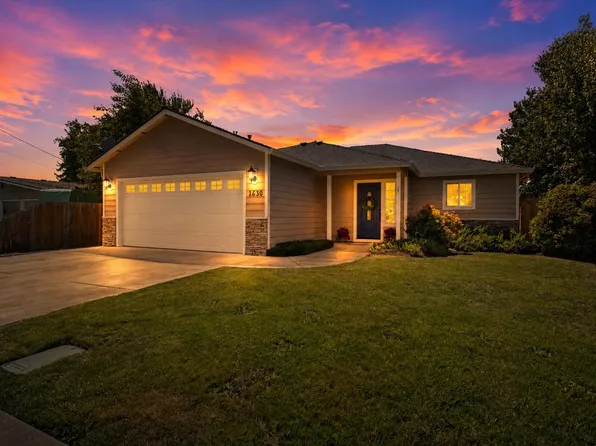 1630 Medart Ln, Grants Pass, OR 97527