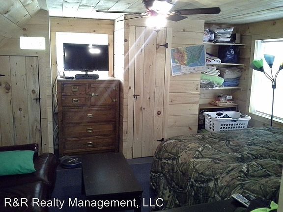 2nd image of 296 Yew St