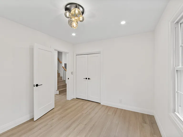 32 Brook St — Photo 10