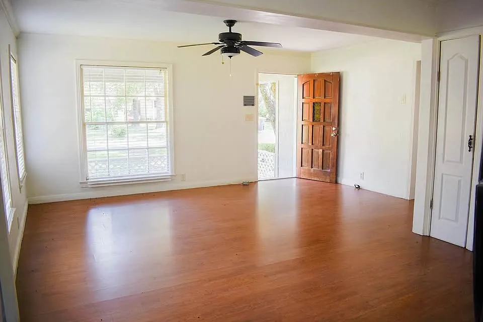 2 bed, 812 sqft, $1,249 — Photo 3
