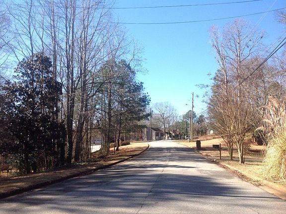 4th image of 131 Windsor Chase Dr