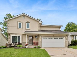 5472 Dakota Dr, West Des Moines, IA 50266