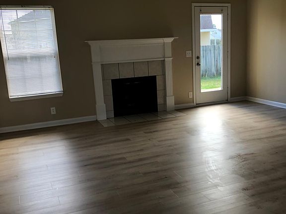2nd image of 3041 Weybridge Dr