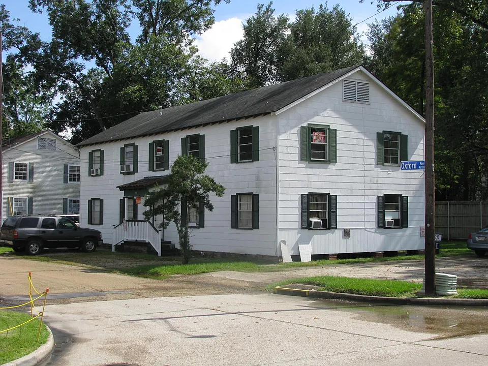 Building with only (4) four private apartments