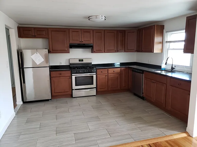 511 1st Ave — Photo 3