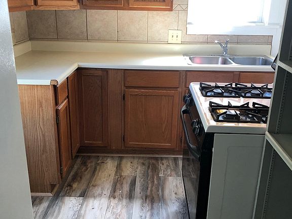 5th image of 808 E Elm St