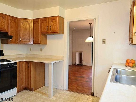 4th image of 619 N McKee St