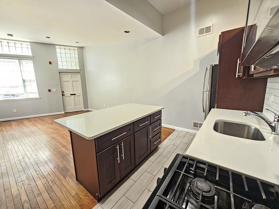 1st image of 930 E Passyunk Ave #4