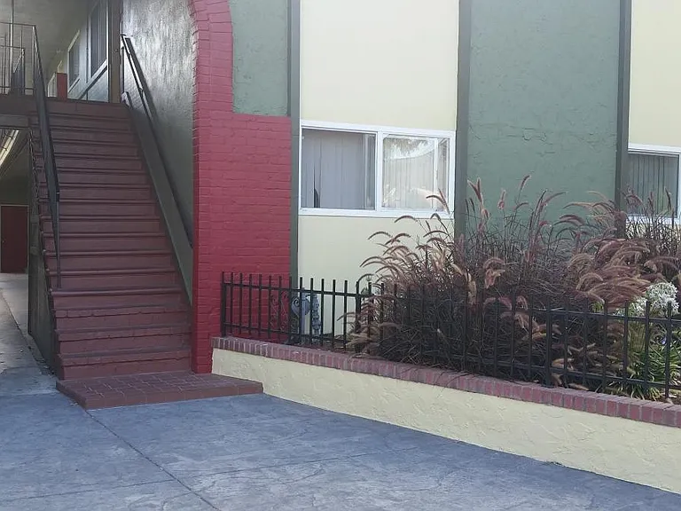 560 S 10th St — Photo 5