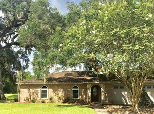 2240 Ridgewood Dr, West Columbia, TX 77486