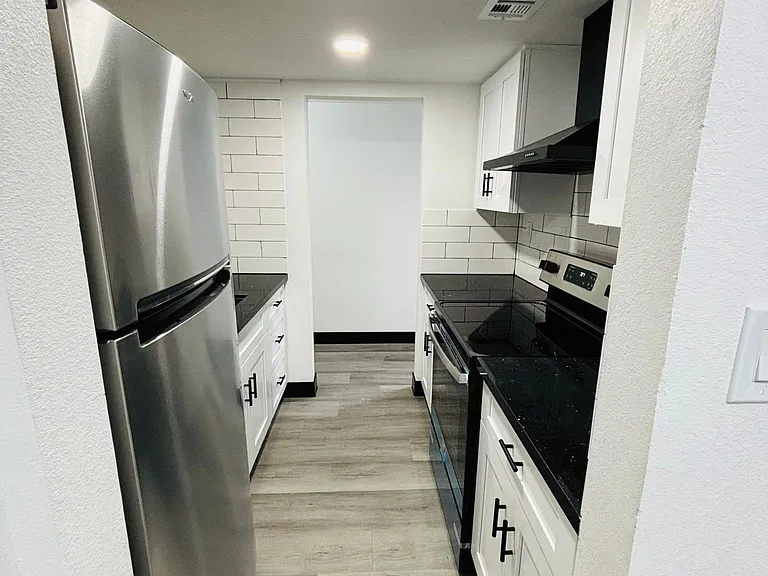 1922 Fairfield Ave #211 — Photo 6