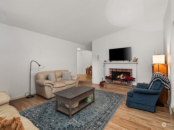 4th image of 6321 Alder Glen Drive SE