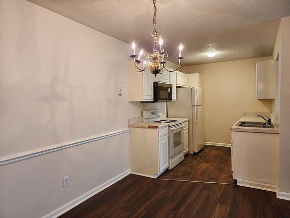 5th image of 523 3rd Loop Rd APT F
