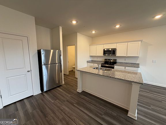 4th image of 1205 Fagiolo St