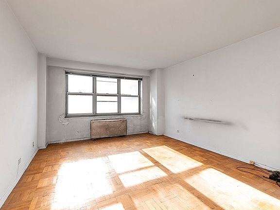 5th image of 12510 Queens Blvd APT 821