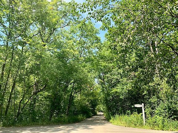 2nd image of 2750 Forest Glen Trl