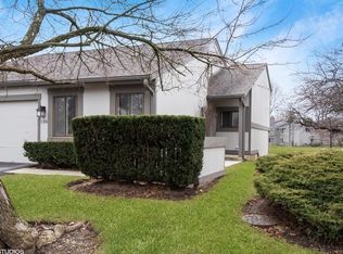 120 Honeysuckle Ct, Rolling Meadows, IL 60008