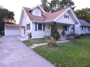 2911 Oakland Rd NE, Cedar Rapids, IA 52402