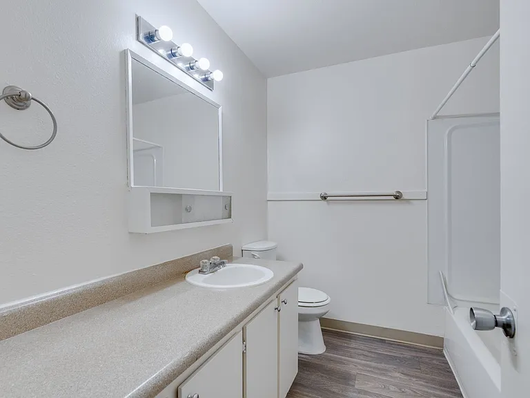 Executive 1801 — Photo 24