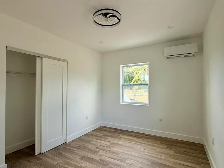 26 SW 10th Ave — Photo 15