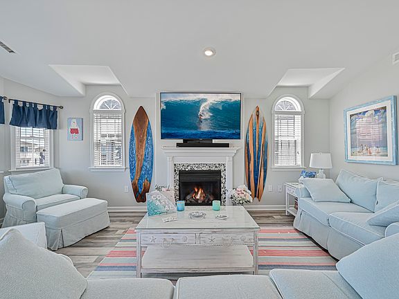 4th image of 3934 Central Ave #2