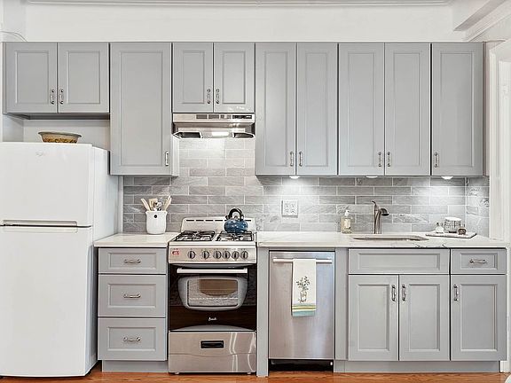 3rd image of 345 W 55th St APT 7E