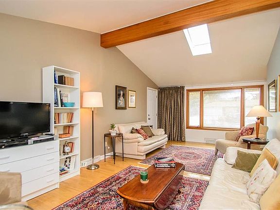 5th image of 2845 Carlton Dr