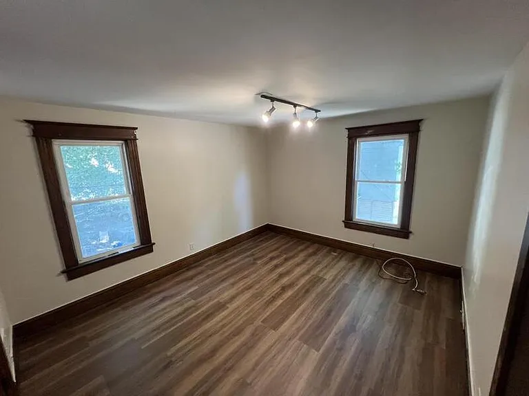 8 Rocket St — Photo 3