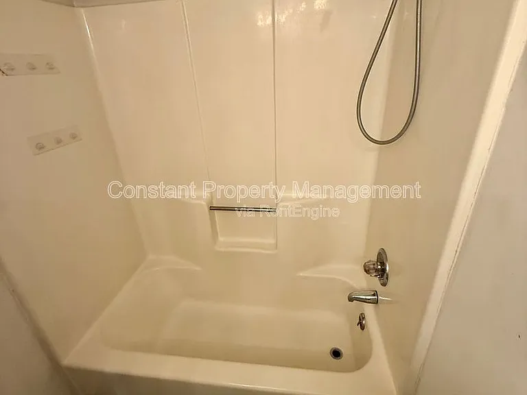 1031 Bond St #3 — Photo 9