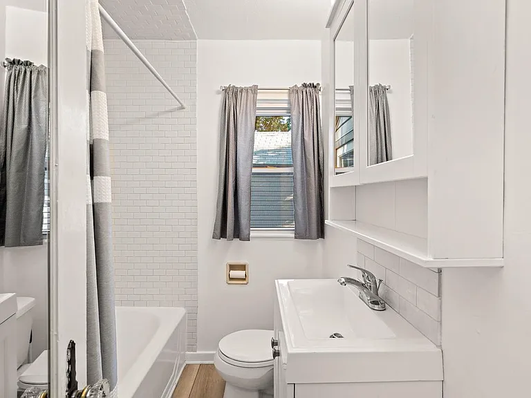 4426 W Irving St — Photo 17