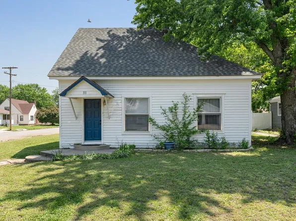 111 N 5th St, Canton, KS 67428
