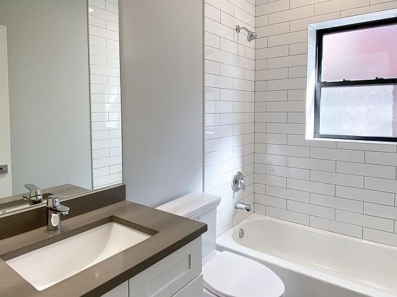 4th image of 358 W Dickens Ave #3M
