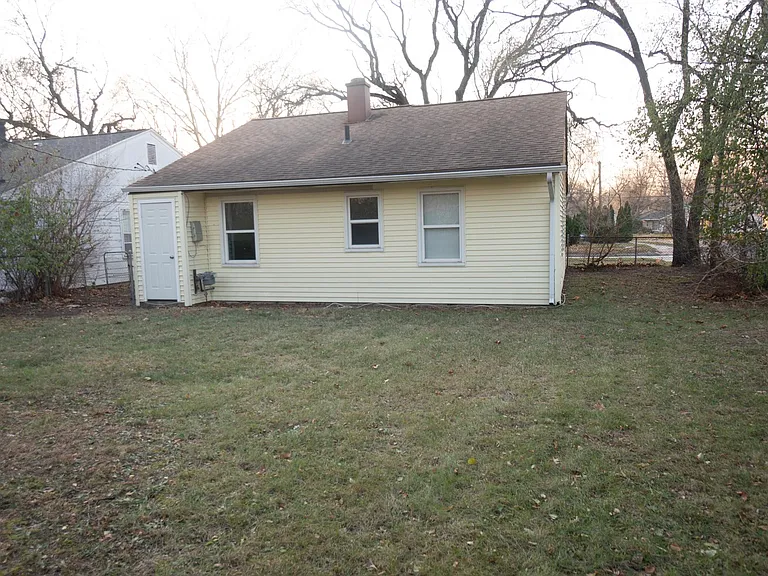 22760 Rosewood Ave — Photo 16