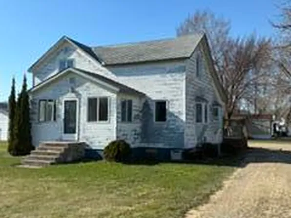 741 E 5th St, Grafton, ND 58237
