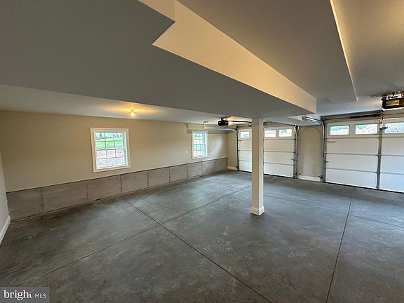 5th image of 370 Harry Hiett Ln